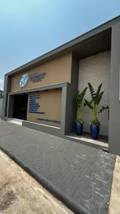 Vista lateral do prédio da Clínica São Francisco